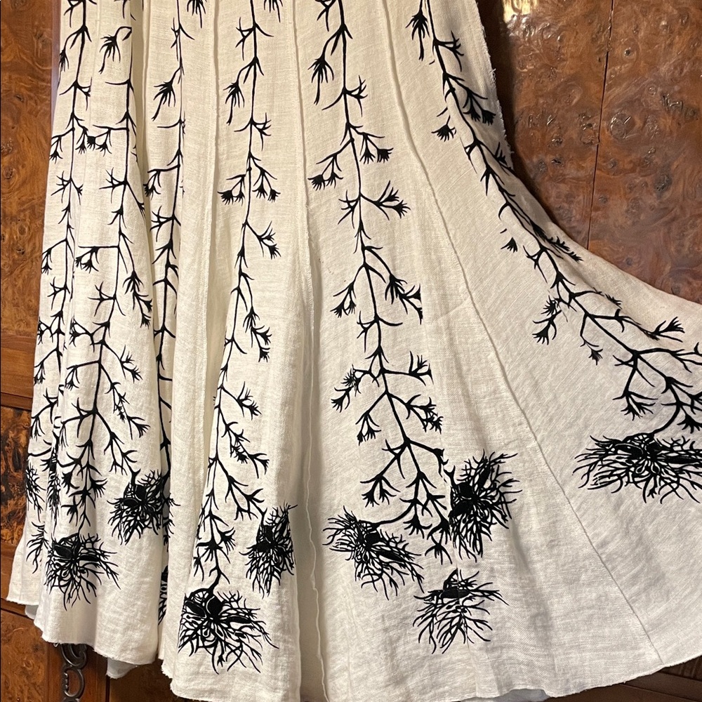 Isabel de Pedro Winter White Skirt with Black Embroidery STUNNING - Picture 4 of 8